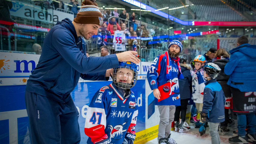 Familientag unter dem Motto "Sports Day" gegen die Ice Tigers