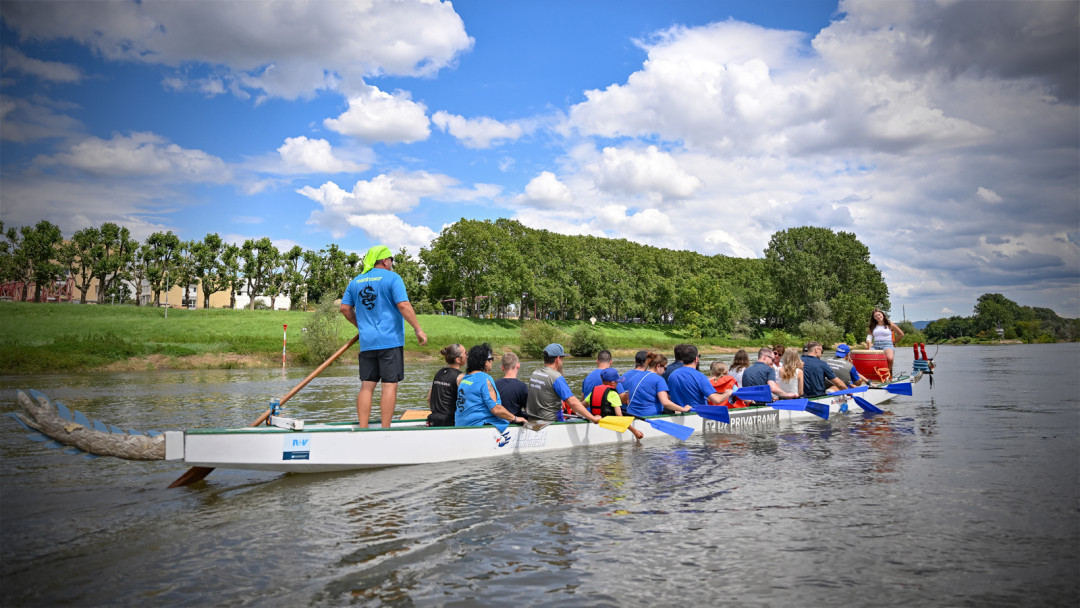 Drachenboot, Löschboot, Kuchen und Eis