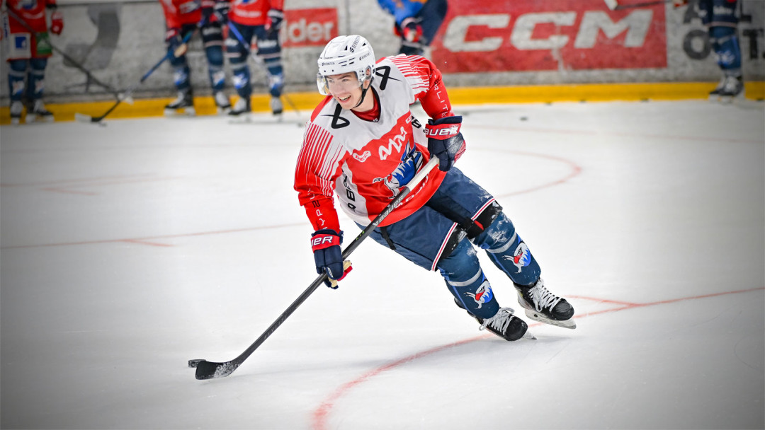 Die Mannschaft zeigt sich erstmals auf dem Eis