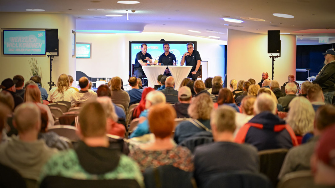 Adler laden zum Fan-Forum