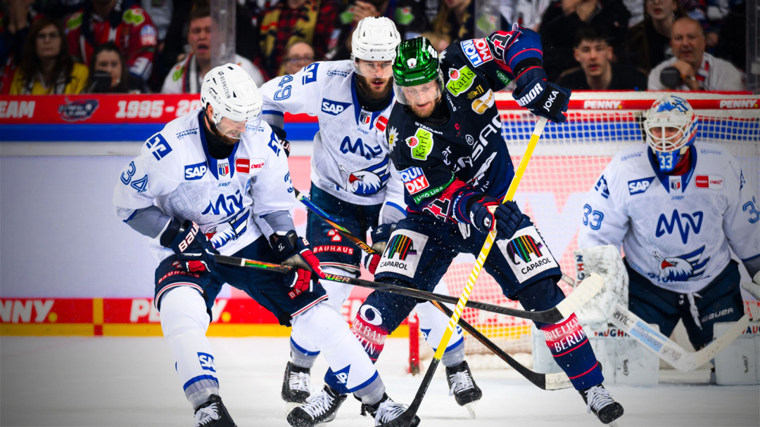 Adler holen ersten Sieg