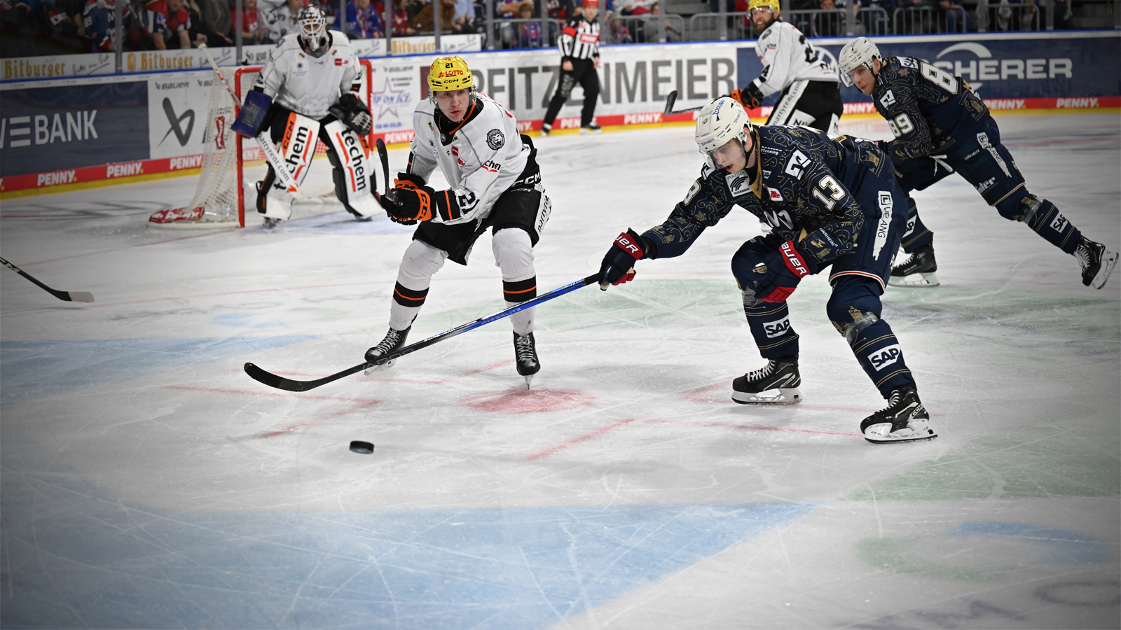 Loibl: „Sind als Mannschaft zusammengeblieben“ » Adler Mannheim