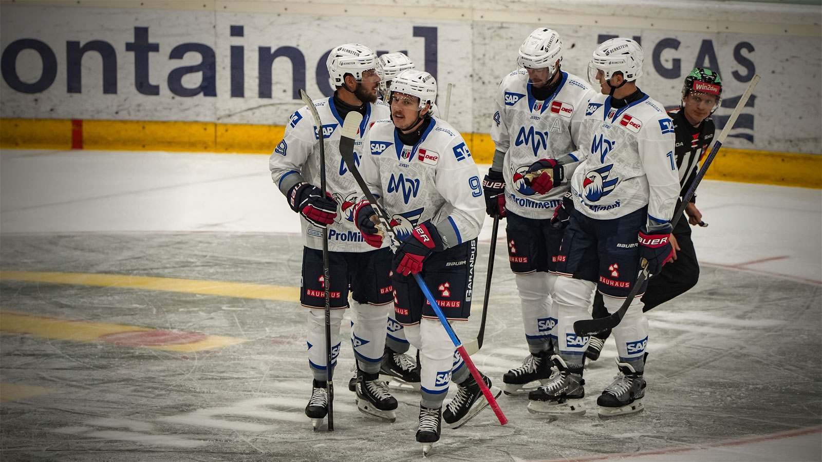 ダブルタスク»Adler Mannheim